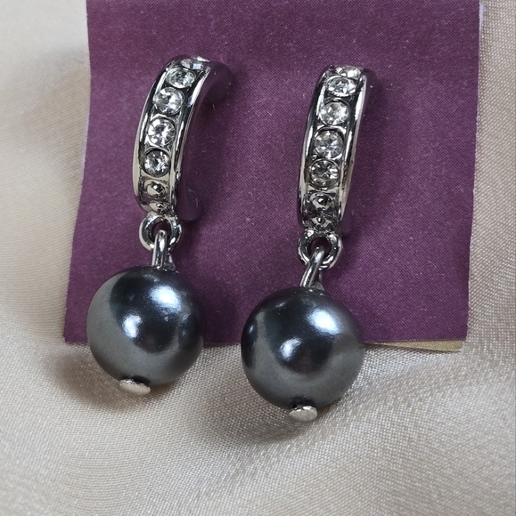 Silver Tone Rhinestones Gray Fuax Pearl Drop Earrings - Picture 16 of 17